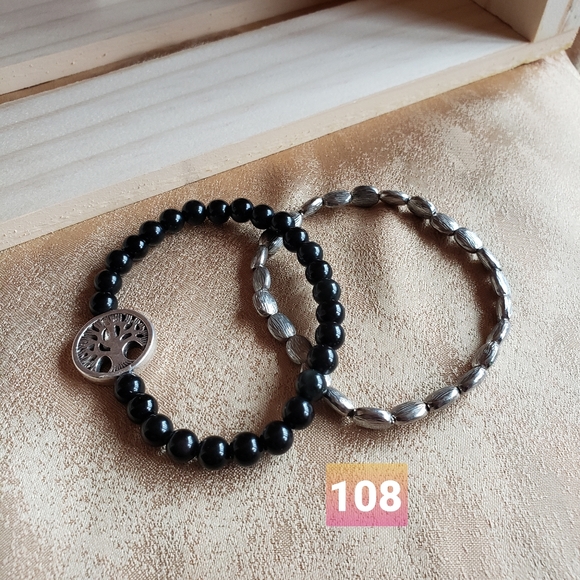 Bracelets - Picture 3 of 6